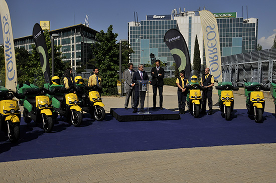 CORREOS aumenta su flota de vehículos eléctricos con 200 nuevas motos Silence