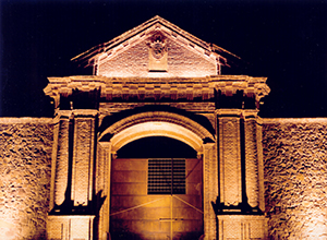 Puerta de Carlos IV en Almadén (Ciudad Real)