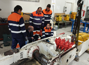 Trabajadores de HUNOSA con técnicos colombianos en Pozo Sotón, Asturias