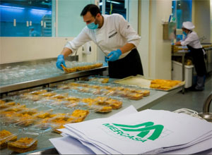 Empresas públicas elaboran menús para las familias más vulnerables de Cádiz