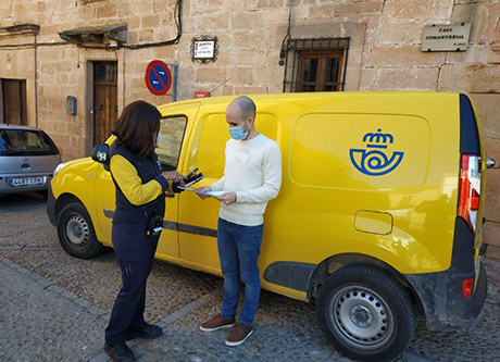 Los carteros rurales de España ofrecerán en el domicilio la mayoría de los servicios que prestan en las oficinas