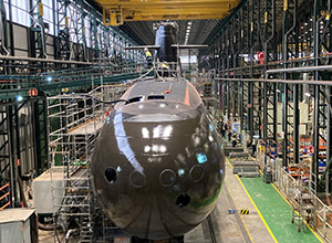 El submarino S-81 en el taller del astillero.