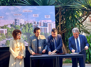 Firma del protocolo para impulsar el desarrollo urbanístico de Navalips, en Cádiz.