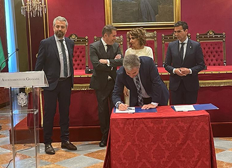 Firma del protocolo para impulsar un hub tecnológico en Granada.