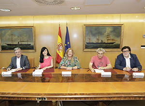 SEPI y CORREOS firman un acuerdo con CCOO y UGT .