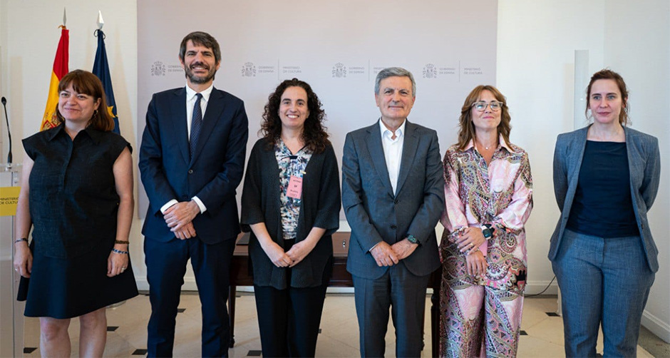 El Ministerio de Cultura y CORREOS firman un convenio para favorecer el comercio de las librerías de proximidad