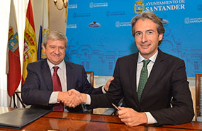 El Ayuntamiento de Santander y CORREOS firman un convenio para impulsar iniciativas “Smart City” y fomentar la innovación