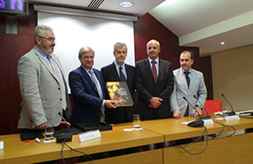 CORREOS presents the book XXI Siglos de Comunicación en España