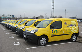 CORREOS makes a commitment in favor of electric vehicles for renewing its fleet CORREOS makes a commitment in favor of electric vehicles for renewing its fleet